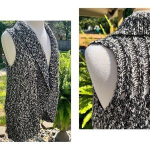 Chicos Black & White cardigan Sweater Sleeveless Loose Knit size 1 (M8)